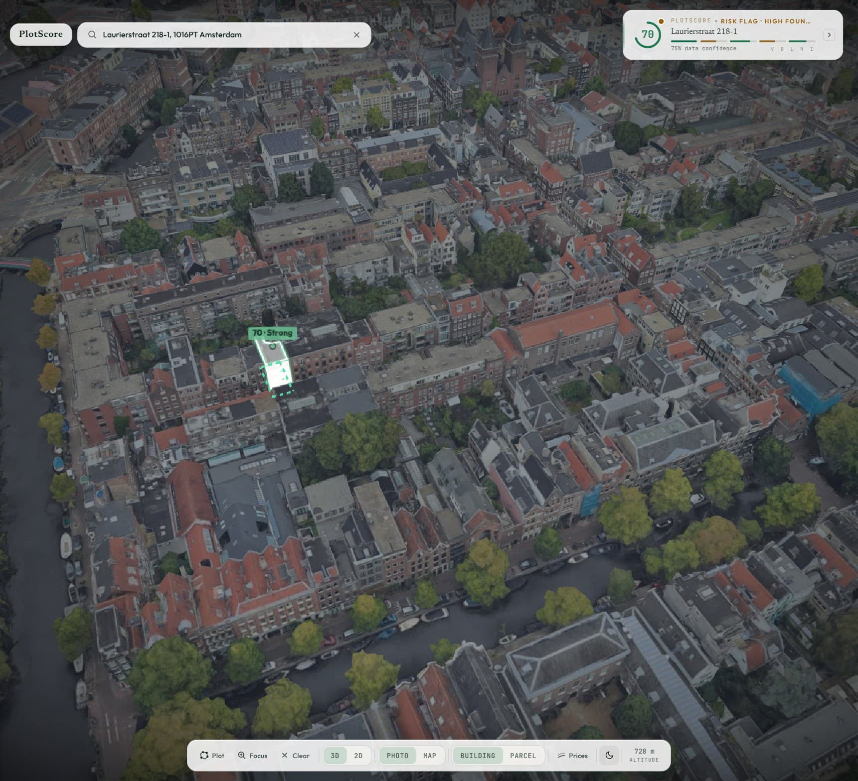 Het PlotScore-werkblad: Laurierstraat 218-1 geselecteerd op de fotorealistische 3D-kaart van Amsterdam, met de score 70 op het pand zelf.