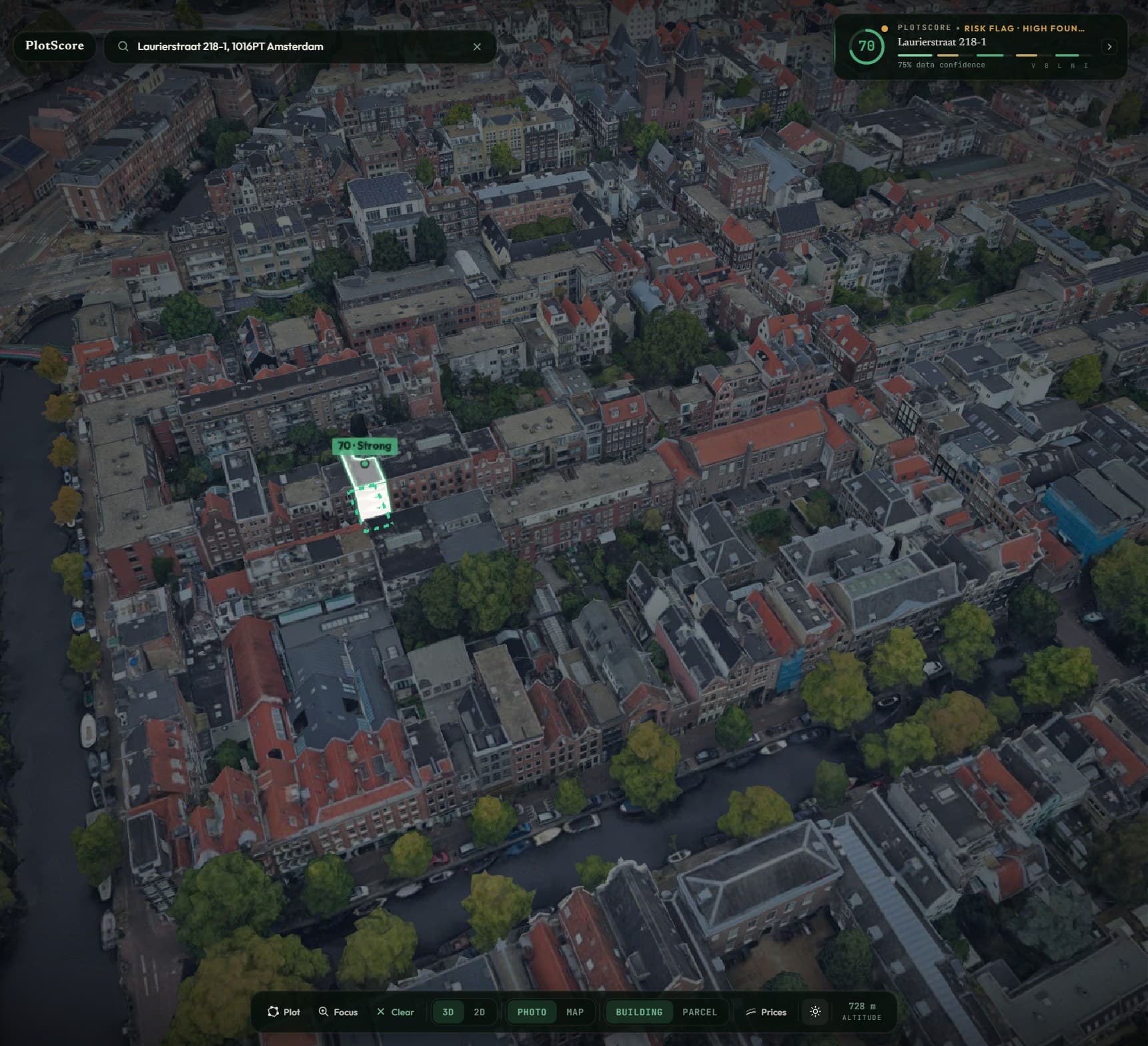 Het PlotScore-werkblad: Laurierstraat 218-1 geselecteerd op de fotorealistische 3D-kaart van Amsterdam, met de score 70 op het pand zelf.
